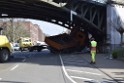 LKW blieb unter Bruecke haengen Koeln Deutz Deutz Muelheimerstr P002